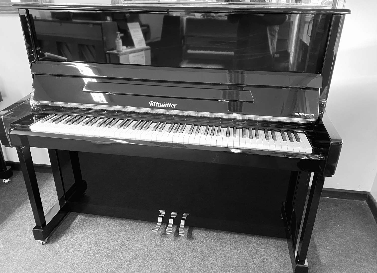 Ritmuller RS-125 Superior upright piano.