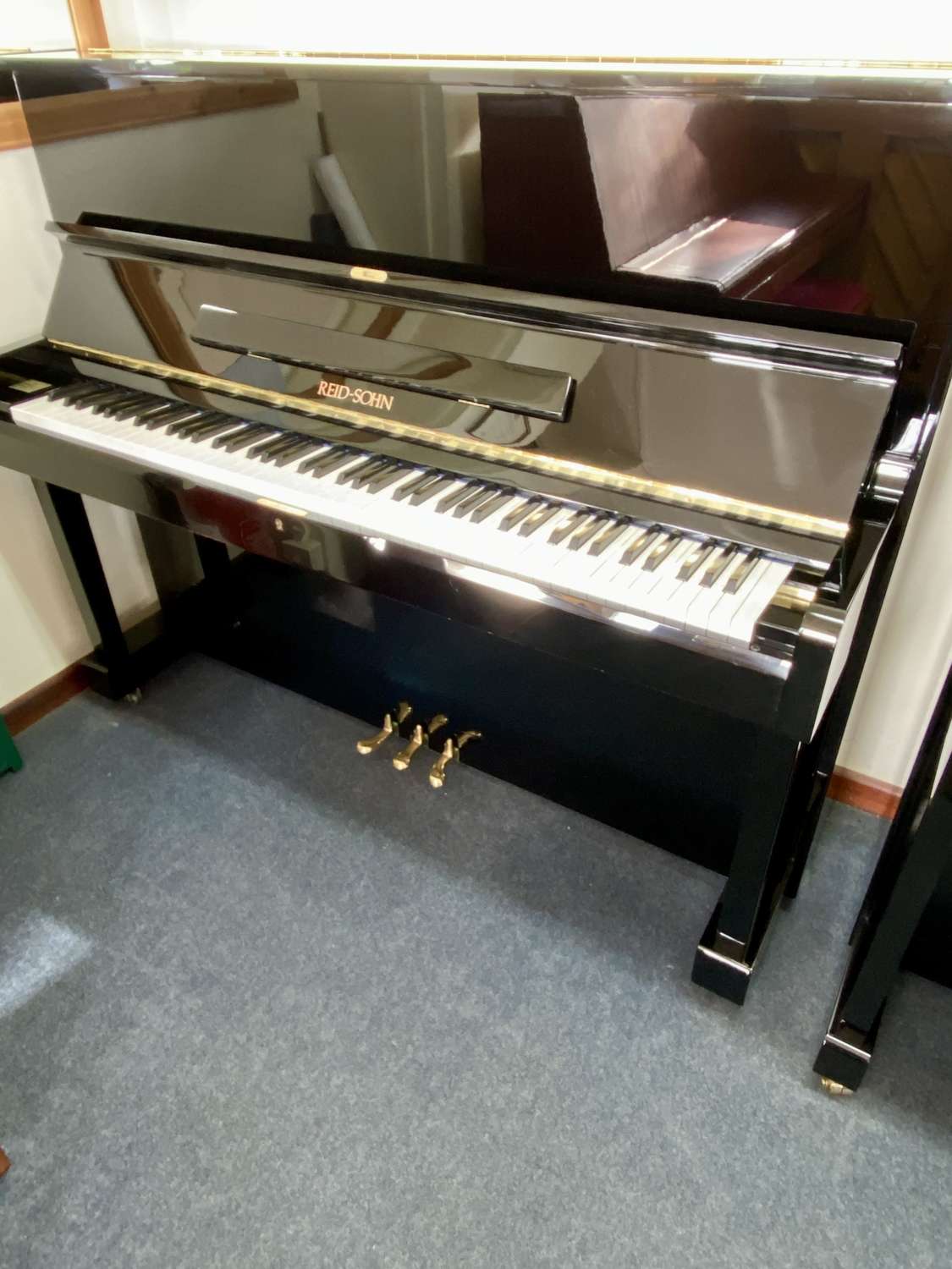 Reid-Sohn 121 cm upright piano for sale+stool